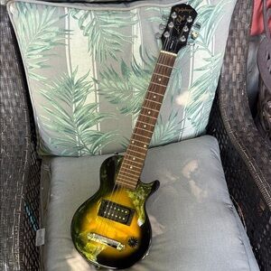 Les Paul Peewee Epiphone Electric Guitar in Black and Yellow
